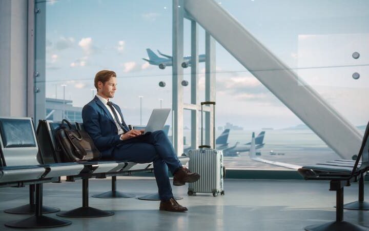 Geschäftsmann am Flughafen
