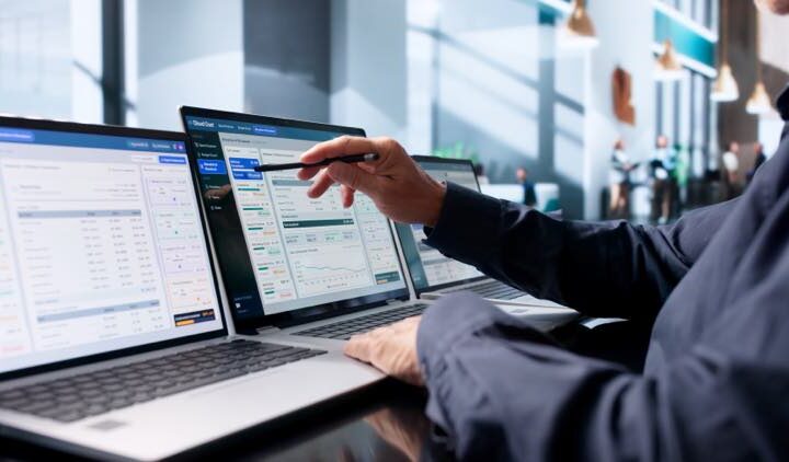 Finanzanalyst bei der Arbeit