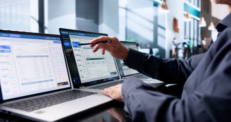 Finanzanalyst bei der Arbeit
